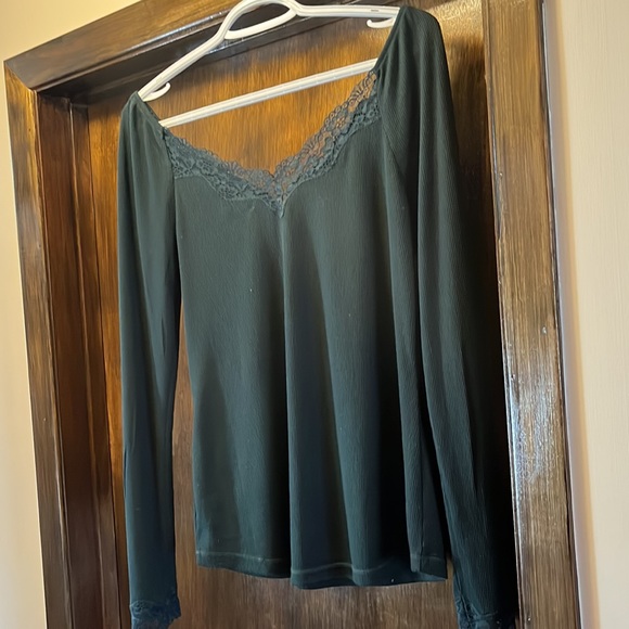 Hunter green top with lace trim - Picture 3 of 7
